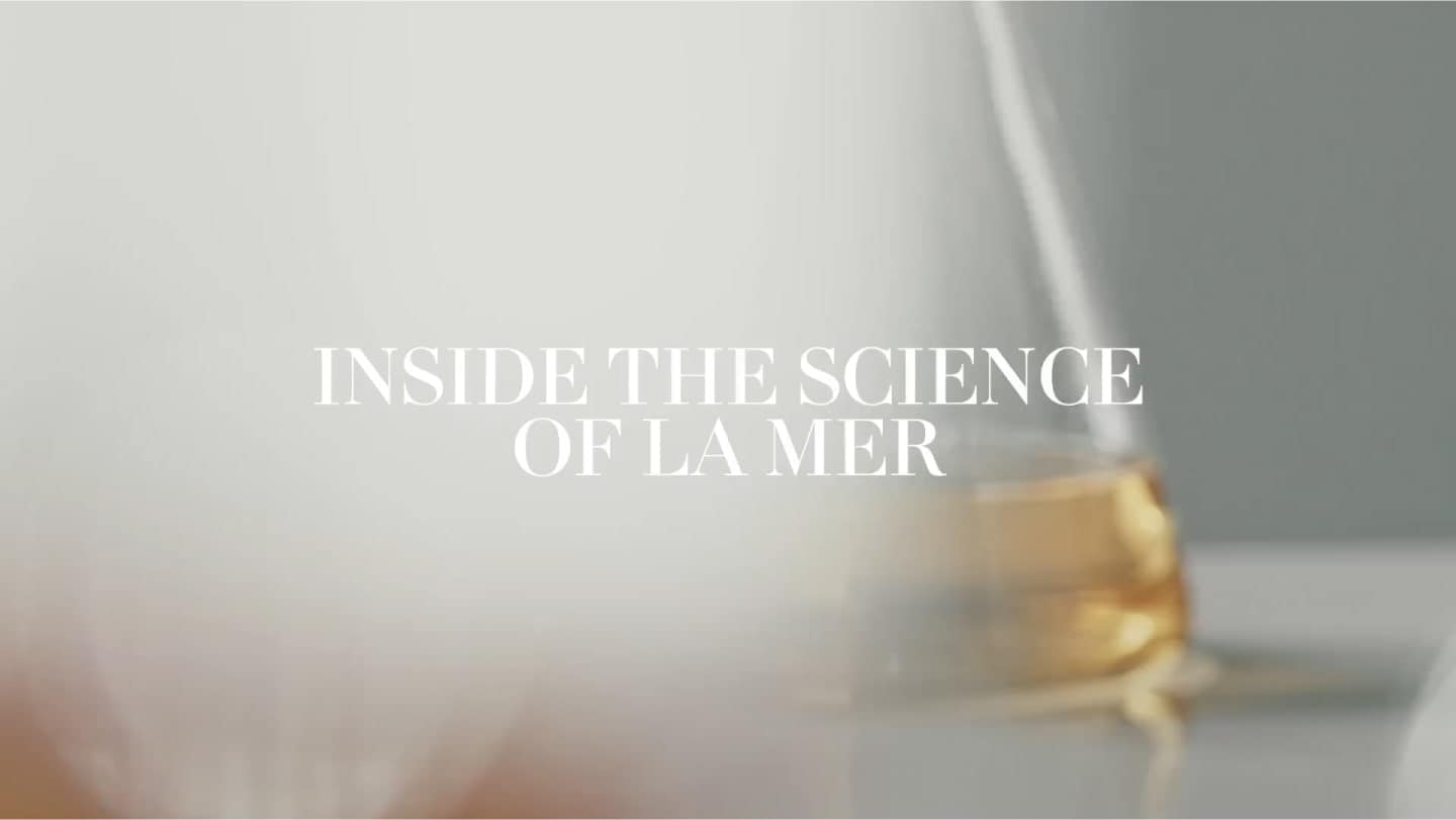 blurred photograph of a beaker with the copy 'inside the science of la mer' across the banner.